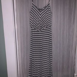 MAXI. v neck stripped dress